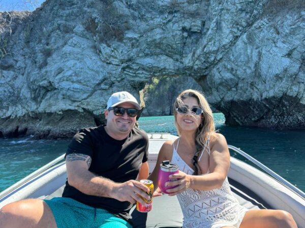 Private boat to Tortuga island tour from Pochote Beach or Santa teresa affordable package